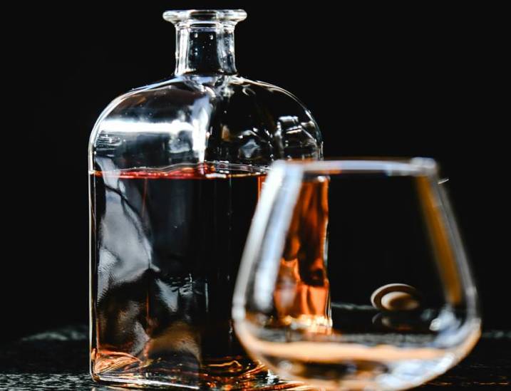 Does drinking rum cure cold and cough?