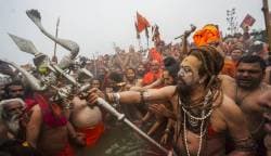 Maha kumbh Mela 2025 : नागा साधू सकाळी किती वाजता उठतात, त्यांचा दिनक्रम कसा असतो?