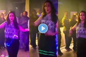 madhuri dixit dances on dola re dole song at wrap up party