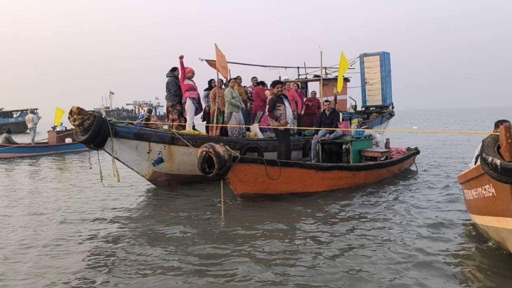 koliwada villagers closes jnpa sea channel for rehabilitation