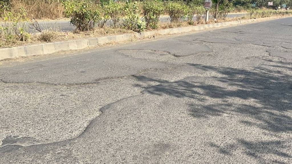 Nashik Municipal Commissioner Manisha Khatri directed pwd to fix potholes immediately