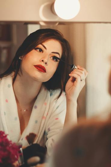 Is Sharing Of Makeup safe, Know about this in detail why is it harmful 