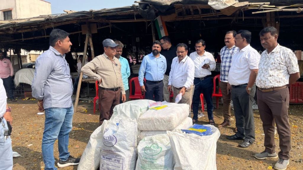 500 kg of banned plastic bags seized