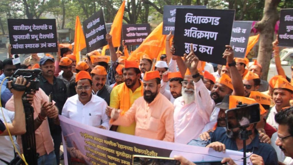 Protesters demand that Vishalgad should be cleared of encroachments and dargah should be removed