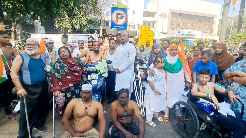 Half-naked protest by handicappe people on Republic Day in Thane