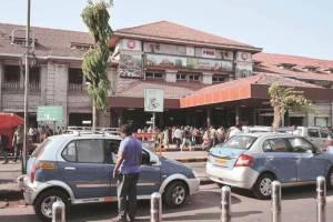 Man robbed near Pune railway station