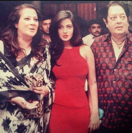 riya sen with parents