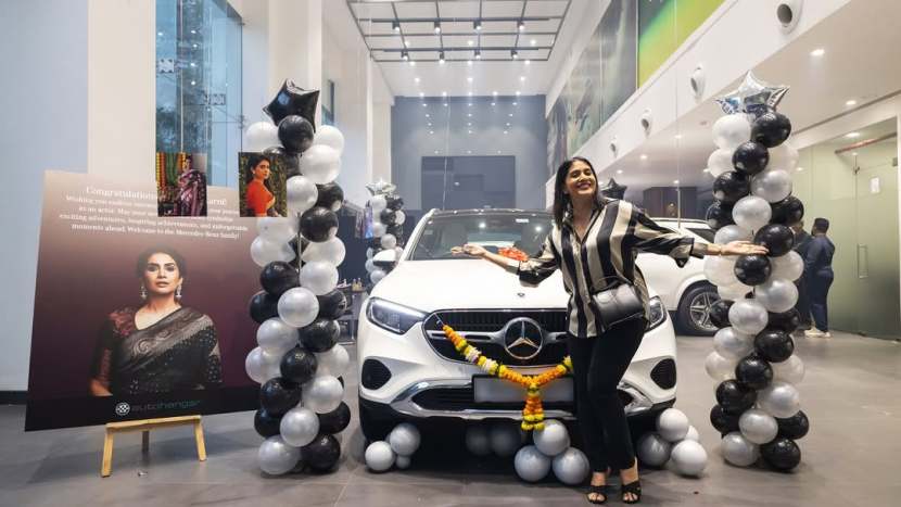 sonali kulkarni buys new mercedes car