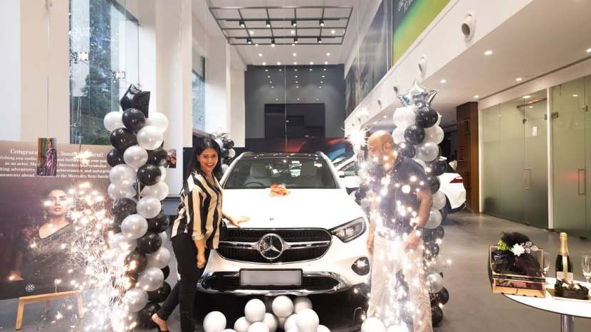 sonali kulkarni buys new mercedes car