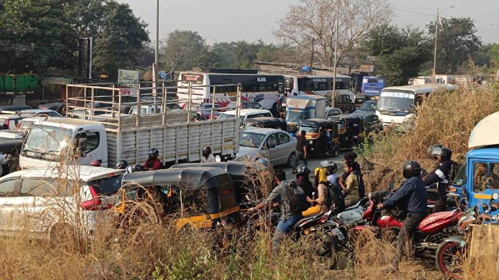 traffic jam Katai Karjat State Highway Khoni Nevali village