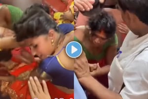 Train fight video two females dispute in train shocking video went viral