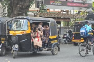 Dangerous transportation of students by vehicle continues in Vasai Possibility of accident