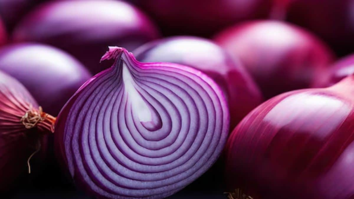 http://What%20will%20happen%20to%20your%20body%20if%20you%20eat%20raw%20onions%20every%20day