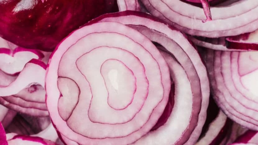 What happens to your body if you eat raw onions every day