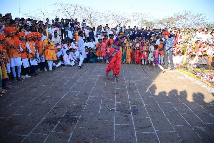 शिवजयंतीचा उत्साह राज्यभर पाहायला मिळतो आहे. (Photo: Eknath Shinde/X)