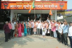 BJP celebrates in Sangli after victory in Delhi