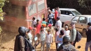 major accident of tourist bus was averted at Ambenali Ghat