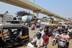 Traffic jam at Dahisar toll plaza Heavy vehicles banned near Varsav bridge in the morning