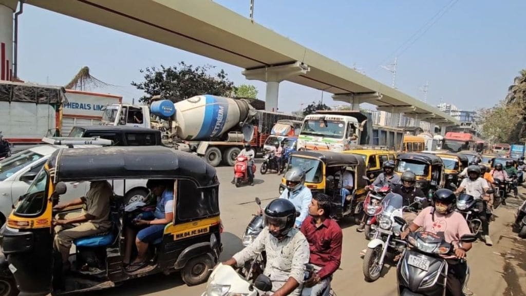 Traffic jam at Dahisar toll plaza Heavy vehicles banned near Varsav bridge in the morning