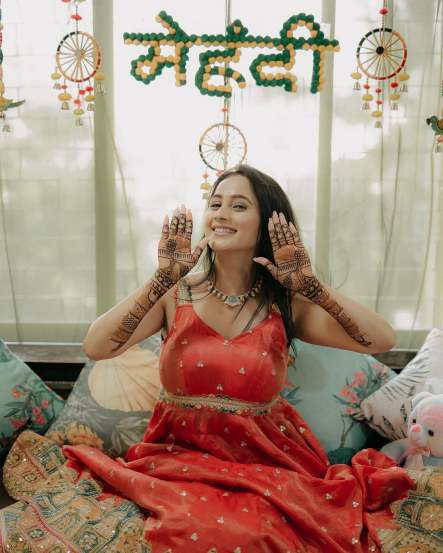 Divya Pugaonkar Mehndi Ceremony