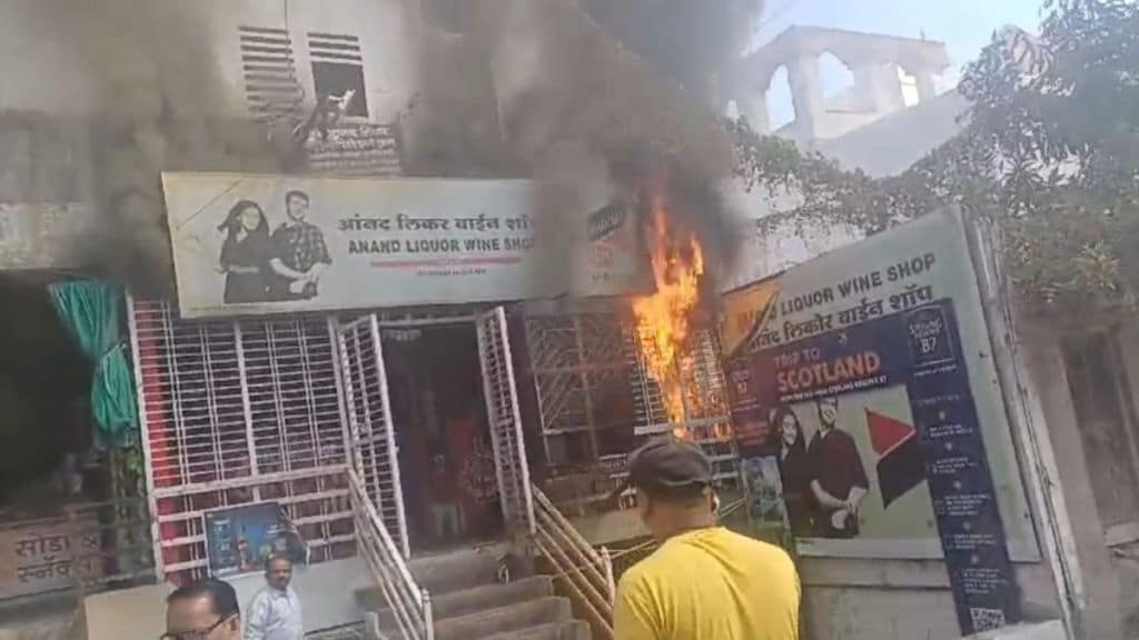 fire broke out at Anand Liquor Wines Shop in Camp area in amravati