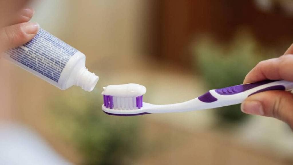 How much toothpaste is safe to apply while brushing your teeth