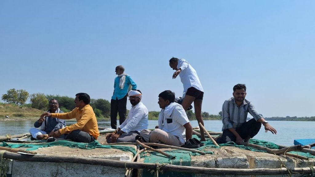 Hunger strike on raft in Godavari basin for outstanding crop insurance advances