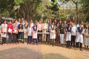 Indapur College welcomes 12th standard examinees with roses pune print news