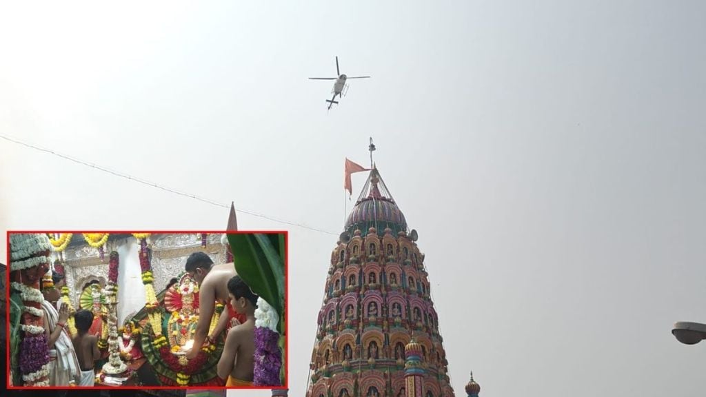 Two lakh devotees attended Shatchandi ceremony helicopters showered flowers on temple