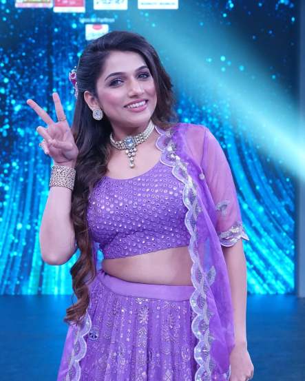 Jahnavi Killekar Purple Lehenga Look