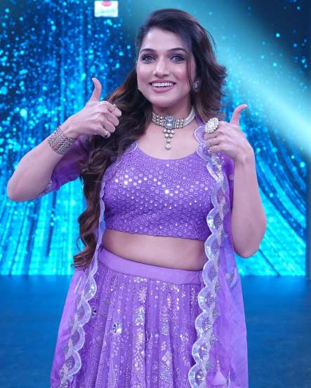 Jahnavi Killekar Purple Lehenga Look