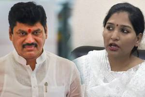 Karuna Munde on dhananjay munde bandra family court order