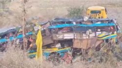 Nashik-Gujarat Highway Accident : नाशिक-गुजरात महामार्गावर भीषण अपघात! भाविकांनी भरलेली बस दरीत कोसळली; ७ जणांचा मृत्यू