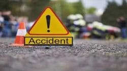 Accident : रस्त्याच्या कडेला काम कारणाऱ्या कामगारांवर वाळूने भरलेला डंपर ट्रक उलटला! दोन वर्षांच्या चिमुरड्यासह चौघांचा मृत्यू