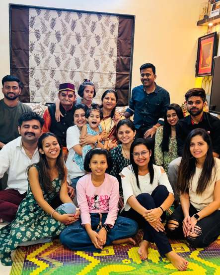 Marathi Actress Prajakta Mali celebrate parents 40th anniversary