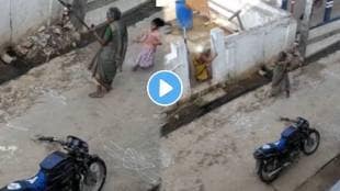 viral video 2 women fight in the middle of the road funny video goes viral on social media