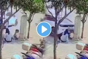 Car took reverse leads to little boy accident mother get panik shocking accident video viral