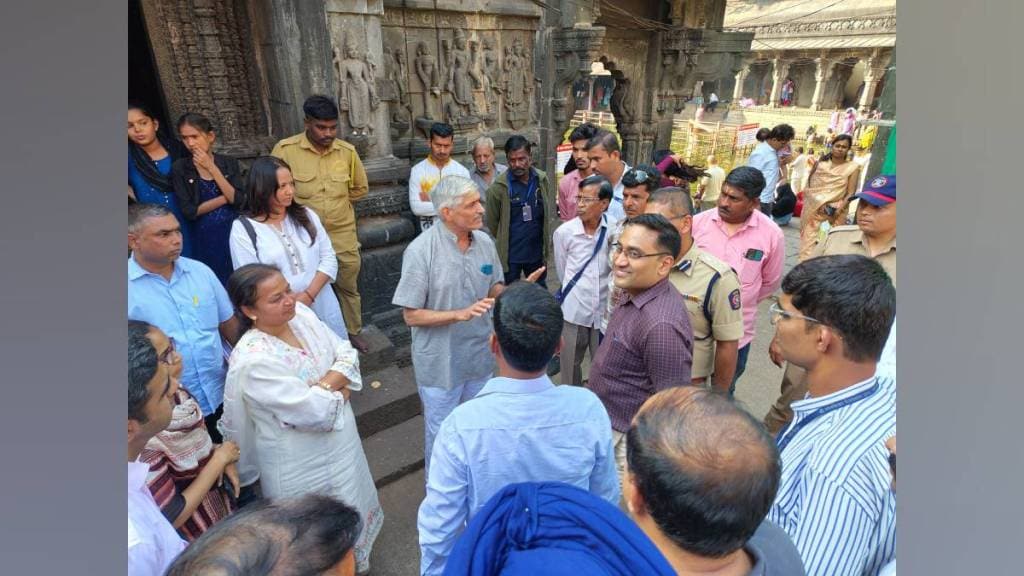 Administrative discussion focused on planning for the rush of visitors to Trimbakeshwar temple.