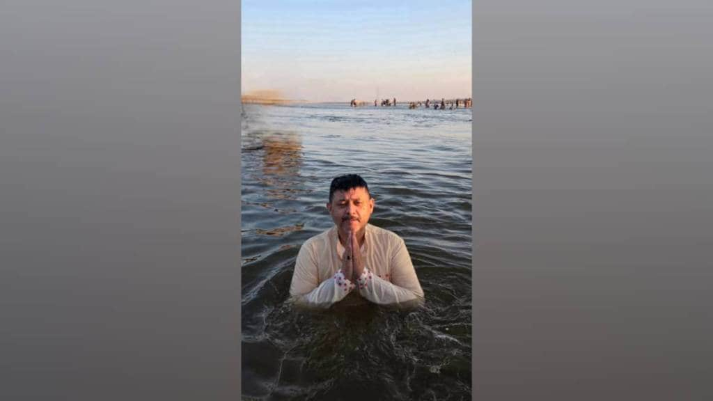 famous marathi actor swapneel joshi attended maha kumbh mela and bathed in triveni sangam