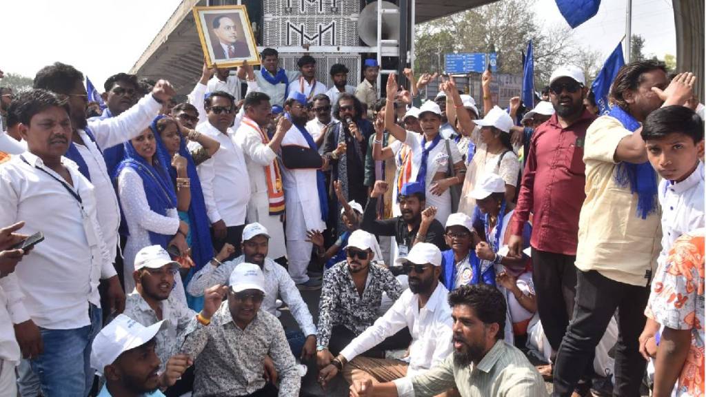 Padayatra from Parbhani to nashik demands action in suryavanshi and deshmukh cases road blocked