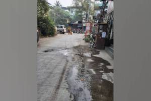 thane underground aqueducts are leaking near thakurli flyover on busiest savarkar road and nehru road in dombivli