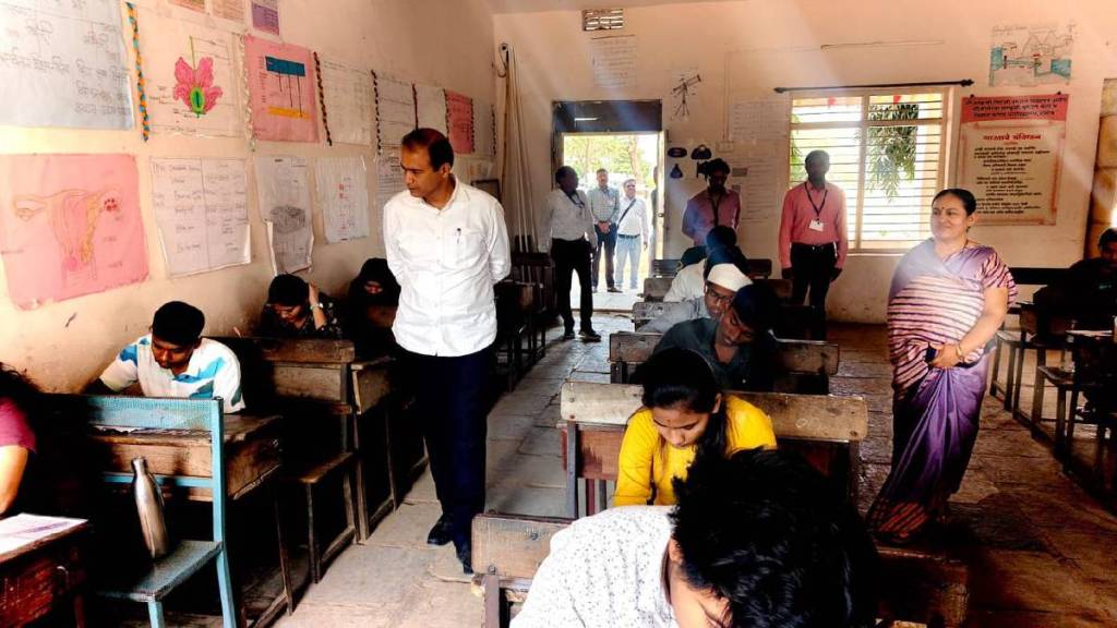 buldhana pankaj bhoyer minister of state unexpectedly visited 12th examination center