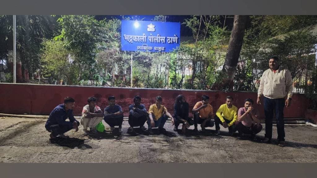 drunken youths misbehaved with police on gangapur Road 95 drunkards were arrested