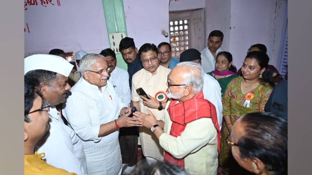 former rss officials bhaiyaji jaushi and chhagan bhujbal meet each other at ram temple ceremony