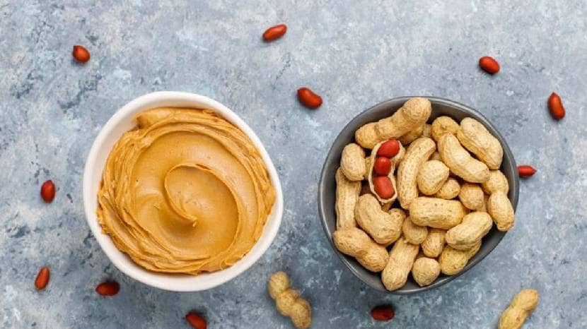 How does eating peanuts with skin affect health