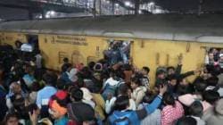 Delhi Railway Station : दिल्ली रेल्वे स्थानकावर पुन्हा गर्दी वाढू लागली, रेल्वेत चढण्यासाठी प्रवाशांची धावपळ