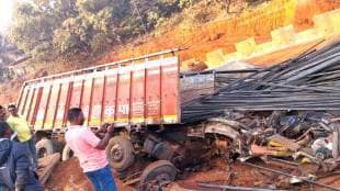 mumbai goa highway goods truck accident near bavandi bus stand