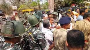 swabhimani shetkari sanghatana workers protested against agriculture minister manikrao kokates objectionable statement today