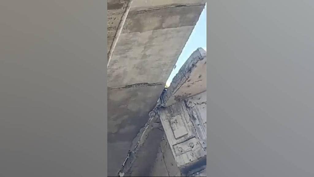 flyover in east nagpur built by nitin gadkaris department collapsed two days after inauguration