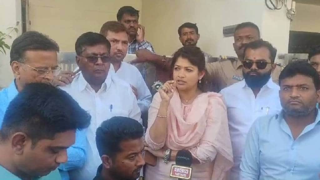 bjp mla shweta mahale from Chikhli also received letter threatening to kill her